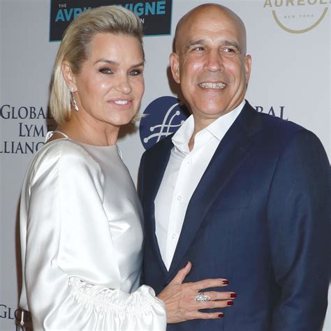 yolanda hadid|Gigi and Bella Hadid’s Mom Yolanda Hadid Engaged to CEO.